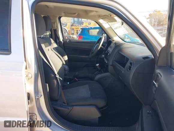 ✅ 2014 Jeep Patriot Sport • VIN: 1C4NJRBB8ED558233 • Лот: 43633685. Опубликован ранее на IAAI с пробегом 205 055 миль. Бесплатный доступ к архиву аукционных продаж из США и подробный отчёт об истории автомобиля на DreamBid. Изображение 5.