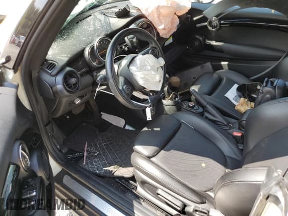 ✅ 2017 MINI Convertible Cooper S • VIN: WMWWG9C53H3C22656 • Lot: 70481284. Listed on Copart with 71,612 mi. Free auction sales archive from the USA and detailed vehicle history report at DreamBid. Image 8.