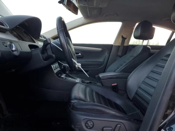 ✅ 2013 Volkswagen CC R-Line • VIN: WVWBP7AN8DE503582 • Lot: 92840265. Listed on Copart with 180,721 mi. Free auction sales archive from the USA and detailed vehicle history report at DreamBid. Image 7.