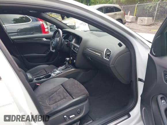 ✅ 2015 Audi S4 Premium Plus • VIN: WAUBGAFL2FA072538 • Lot: 42298898. Wystawiony na IAAI z przebiegiem 86 138 mil. Bezpłatny archiwum sprzedaży aukcyjnych z USA i szczegółowy raport historii pojazdu na DreamBid. Zdjęcie 5.