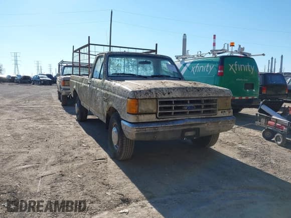 ✅ 1989 Ford F-250 • VIN: 1FTHF25H5KLA43262 • Лот: 43599970. Опубликован ранее на IAAI с пробегом 60 000 миль. Бесплатный доступ к архиву аукционных продаж из США и подробный отчёт об истории автомобиля на DreamBid. Изображение 1.