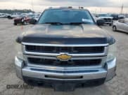 ✅ 2008 Chevrolet Silverado 2500HD Work Truck • VIN: 1GCHK23K58F221303 • Lot: 69188134. Wystawiony na Copart z przebiegiem 323 349 mil. Bezpłatny archiwum sprzedaży aukcyjnych z USA i szczegółowy raport historii pojazdu na DreamBid. Zdjęcie 5.