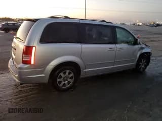 ✅ 2008 Chrysler Town & Country Touring • VIN: 2A8HR54P38R682685 • Lot: 92346375. Wystawiony na Copart z przebiegiem 282 475 mil. Bezpłatny archiwum sprzedaży aukcyjnych z USA i szczegółowy raport historii pojazdu na DreamBid. Zdjęcie 3.