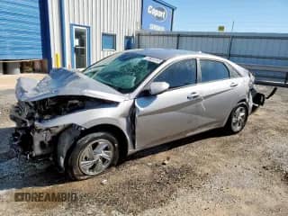 2025 Hyundai Elantra SE с VIN KMHLL4DG3SU948631, выставлен на аукционе Copart как лот 85348085 с пробегом 8 371 миль миль и Чистый • Clean title. История ставок и продаж доступна на DreamBid. Изображение 1.