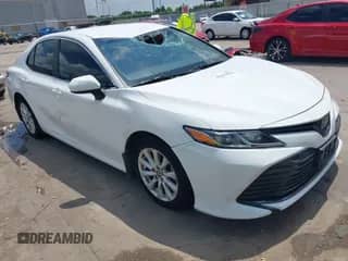 2019 Toyota Camry LE z VIN 4T1B11HK6KU276241, wystawiony jako IAAI lot #42379029 z przebiegiem 81 411 mil mil oraz . Historia ofert i sprzedaży dostępna na DreamBid. Obrazek 1.