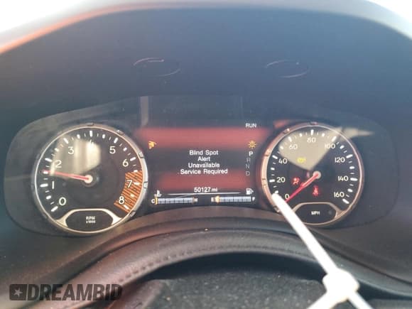 ✅ 2021 Jeep Renegade Latitude • VIN: ZACNJDBB7MPM50816 • Lot: 91048335. Wystawiony na Copart z przebiegiem 50 127 mil. Bezpłatny archiwum sprzedaży aukcyjnych z USA i szczegółowy raport historii pojazdu na DreamBid. Zdjęcie 9.