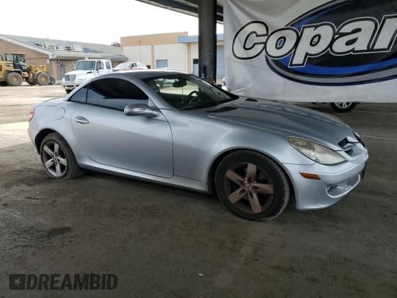 ✅ 2006 Mercedes-Benz SLK 280 • VIN: WDBWK54F56F110725 • Лот: 89597805. Опубликован ранее на Copart с пробегом 201 090 миль. Бесплатный доступ к архиву аукционных продаж из США и подробный отчёт об истории автомобиля на DreamBid. Изображение 4.