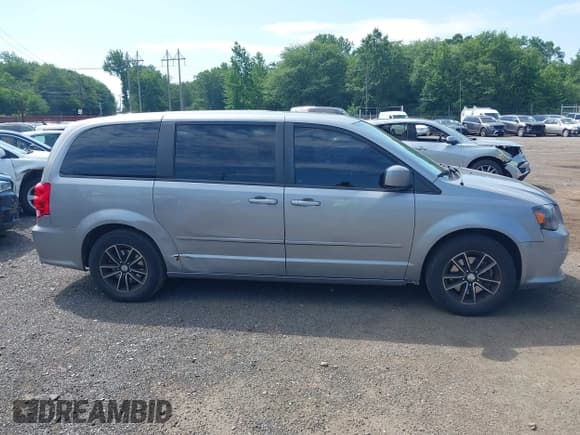 ✅ 2015 Dodge Grand Caravan SE • VIN: 2C4RDGBG1FR684263 • Lot: 42675025. Wystawiony na IAAI z przebiegiem 136 548 mil. Bezpłatny archiwum sprzedaży aukcyjnych z USA i szczegółowy raport historii pojazdu na DreamBid. Zdjęcie 13.