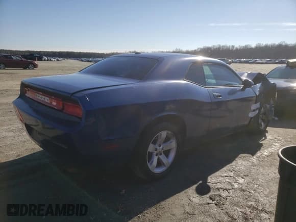 ✅ 2010 Dodge Challenger SE • VIN: 2B3CJ4DV5AH265034 • Lot: 88168495. Wystawiony na Copart z przebiegiem 233 495 mil. Bezpłatny archiwum sprzedaży aukcyjnych z USA i szczegółowy raport historii pojazdu na DreamBid. Zdjęcie 3.