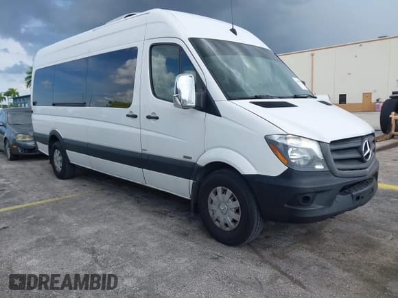 ✅ 2015 Mercedes-Benz Sprinter • VIN: WDZPE8DC7F5978980 • Lot: 43098731. Wystawiony na IAAI z przebiegiem 240 532 mil. Bezpłatny archiwum sprzedaży aukcyjnych z USA i szczegółowy raport historii pojazdu na DreamBid. Zdjęcie 1.