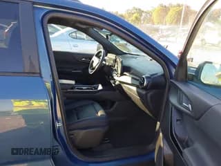 ✅ 2025 Chevrolet Equinox FWD LT • VIN: 3GNAXHEG4SL117680 • Лот: 43255546. Опубликован ранее на IAAI с пробегом 18 240 миль. Бесплатный доступ к архиву аукционных продаж из США и подробный отчёт об истории автомобиля на DreamBid. Изображение 5.