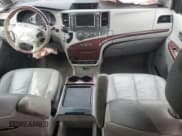 ✅ 2011 Toyota Sienna XLE • VIN: 5TDDK3DC2BS021790 • Лот: 89738505. Опубликован ранее на Copart с пробегом 271 209 миль. Бесплатный доступ к архиву аукционных продаж из США и подробный отчёт об истории автомобиля на DreamBid. Изображение 8.