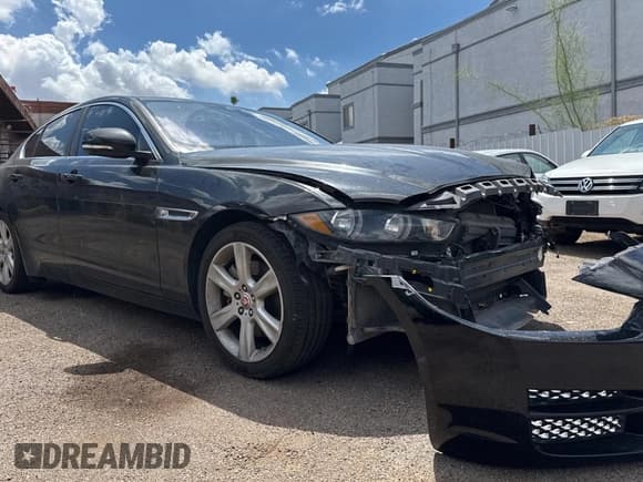 ✅ 2019 Jaguar XE 25t Premium • VIN: SAJAD4FX2KCP51611 • Lot: 59555185. Wystawiony na Copart z przebiegiem 56 200 mil. Bezpłatny archiwum sprzedaży aukcyjnych z USA i szczegółowy raport historii pojazdu na DreamBid. Zdjęcie 1.