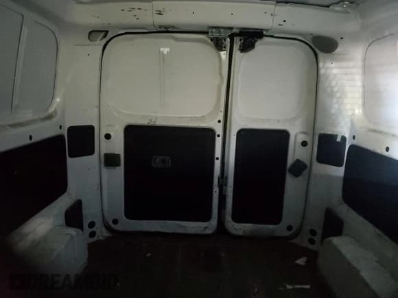 ✅ 2019 Nissan NV200 S • VIN: 3N6CM0KN7KK692020 • Lot: 87114465. Wystawiony na Copart z przebiegiem 363 981 mil. Bezpłatny archiwum sprzedaży aukcyjnych z USA i szczegółowy raport historii pojazdu na DreamBid. Zdjęcie 10.