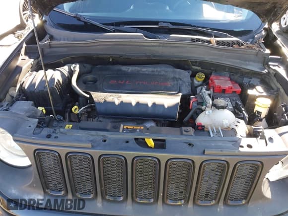 ✅ 2018 Jeep Renegade Upland • VIN: ZACCJBAB0JPH59507 • Lot: 43610633. Wystawiony na IAAI z przebiegiem 122 740 mil. Bezpłatny archiwum sprzedaży aukcyjnych z USA i szczegółowy raport historii pojazdu na DreamBid. Zdjęcie 10.