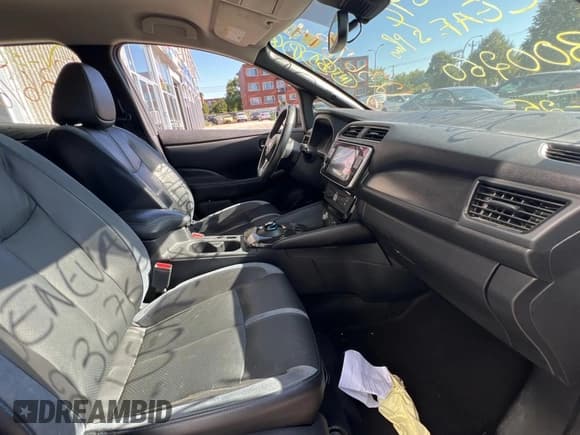 ✅ 2020 Nissan LEAF SL Plus • VIN: 1N4BZ1DP6LC300260 • Lot: 81108595. Wystawiony na Copart z przebiegiem 117 474 mil. Bezpłatny archiwum sprzedaży aukcyjnych z USA i szczegółowy raport historii pojazdu na DreamBid. Zdjęcie 5.