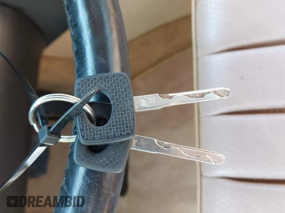 ✅ 1991 Mercedes-Benz 190 • VIN: WDBDA29D8MF820568 • Lot: 42583007. Wystawiony na IAAI z przebiegiem 171 650 mil. Bezpłatny archiwum sprzedaży aukcyjnych z USA i szczegółowy raport historii pojazdu na DreamBid. Zdjęcie 11.