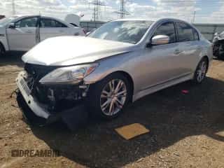 2013 Hyundai Genesis 3.8L z VIN KMHGC4DD0DU233221, wystawiony jako Copart lot #72910394 z przebiegiem 240 699 mil mil oraz Szkoda całkowita • Salvage title. Historia ofert i sprzedaży dostępna na DreamBid. Obrazek 1.