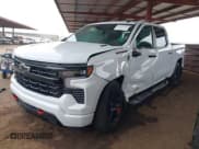 ✅ 2023 Chevrolet Silverado 1500 • VIN: 1GCPADE89PZ115977 • Лот: 42025071. Опубликован ранее на IAAI с пробегом 27 635 миль. Бесплатный доступ к архиву аукционных продаж из США и подробный отчёт об истории автомобиля на DreamBid. Изображение 2.