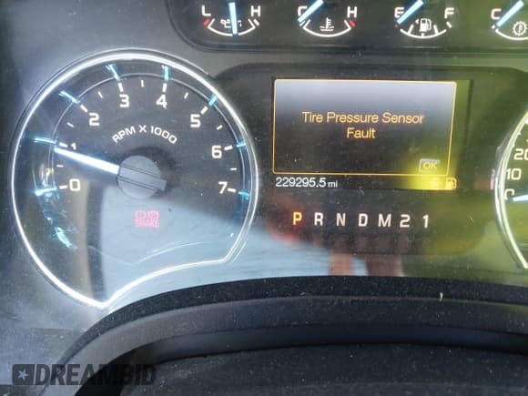 ✅ 2011 Ford F-150 XLT • VIN: 1FTFW1ETXBKD93532 • Лот: 43677857. Опубликован ранее на IAAI с пробегом 229 295 миль. Бесплатный доступ к архиву аукционных продаж из США и подробный отчёт об истории автомобиля на DreamBid. Изображение 7.