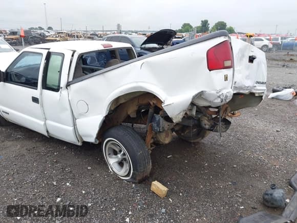 ✅ 2002 Chevrolet S-10 • VIN: 1GCCS19WX28188728 • Лот: 42337500. Опубликован ранее на IAAI с пробегом 305 227 миль. Бесплатный доступ к архиву аукционных продаж из США и подробный отчёт об истории автомобиля на DreamBid. Изображение 6.