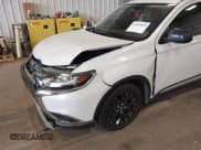 ✅ 2018 Mitsubishi Outlander ES • VIN: JA4AZ2A37JZ005752 • Lot: 43497059. Listed on IAAI with 63,459 mi. Free auction sales archive from the USA and detailed vehicle history report at DreamBid. Image 6.