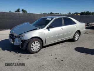 ✅ 2005 Toyota Camry STD • VIN: JTDBE32K253027880 • Lot: 90228135. Wystawiony na Copart z przebiegiem 148 976 mil. Bezpłatny archiwum sprzedaży aukcyjnych z USA i szczegółowy raport historii pojazdu na DreamBid. Zdjęcie 1.
