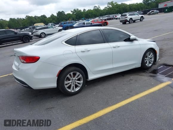✅ 2015 Chrysler 200 Limited • VIN: 1C3CCCAB2FN649675 • Lot: 42420961. Listed on IAAI with 126,662 mi. Free auction sales archive from the USA and detailed vehicle history report at DreamBid. Image 4.