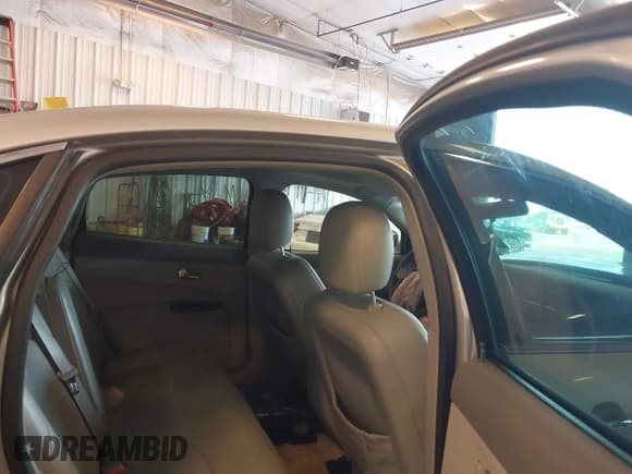 ✅ 2008 Buick LaCrosse CXL • VIN: 2G4WD582681284263 • Лот: 43149461. Опубликован ранее на IAAI с пробегом 197 127 миль. Бесплатный доступ к архиву аукционных продаж из США и подробный отчёт об истории автомобиля на DreamBid. Изображение 8.