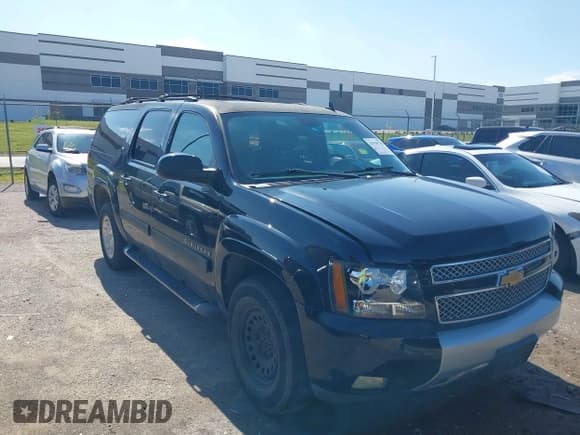 ✅ 2014 Chevrolet Suburban LT • VIN: 1GNSKJE74ER154882 • Lot: 43539759. Wystawiony na IAAI z przebiegiem 205 972 mil. Bezpłatny archiwum sprzedaży aukcyjnych z USA i szczegółowy raport historii pojazdu na DreamBid. Zdjęcie 13.
