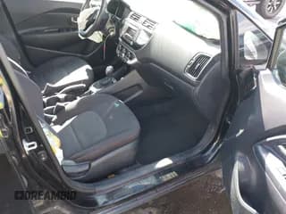 ✅ 2017 Kia Rio LX • VIN: KNADM4A31H6005509 • Lot: 43271788. Wystawiony na IAAI z przebiegiem 134 189 mil. Bezpłatny archiwum sprzedaży aukcyjnych z USA i szczegółowy raport historii pojazdu na DreamBid. Zdjęcie 5.