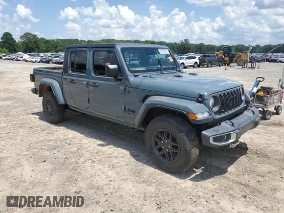 ✅ 2024 Jeep Gladiator Sport • VIN: 1C6JJTAG2RL118200 • Lot: 62333305. Wystawiony na Copart z przebiegiem Nie podano. Bezpłatny archiwum sprzedaży aukcyjnych z USA i szczegółowy raport historii pojazdu na DreamBid. Zdjęcie 4.