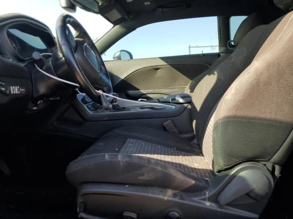 ✅ 2022 Dodge Challenger SXT • VIN: 2C3CDZAG0NH144608 • Lot: 92120125. Wystawiony na Copart z przebiegiem 26 688 mil. Bezpłatny archiwum sprzedaży aukcyjnych z USA i szczegółowy raport historii pojazdu na DreamBid. Zdjęcie 7.