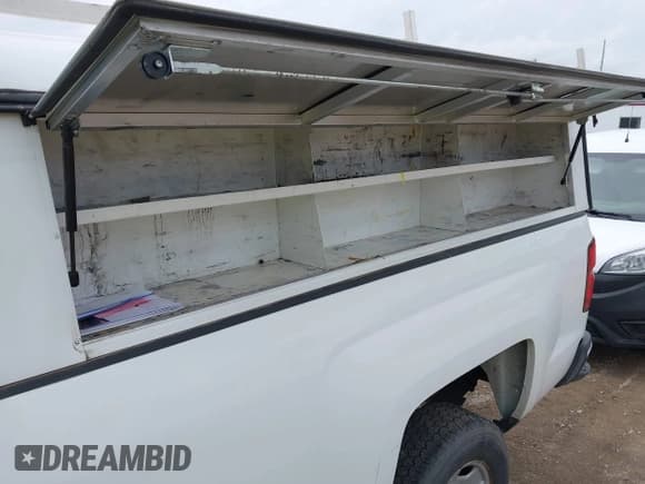 ✅ 2017 Chevrolet Silverado 2500HD Work Truck • VIN: 1GC2CUEG1HZ304992 • Lot: 42116602. Wystawiony na IAAI z przebiegiem 261 765 mil. Bezpłatny archiwum sprzedaży aukcyjnych z USA i szczegółowy raport historii pojazdu na DreamBid. Zdjęcie 17.