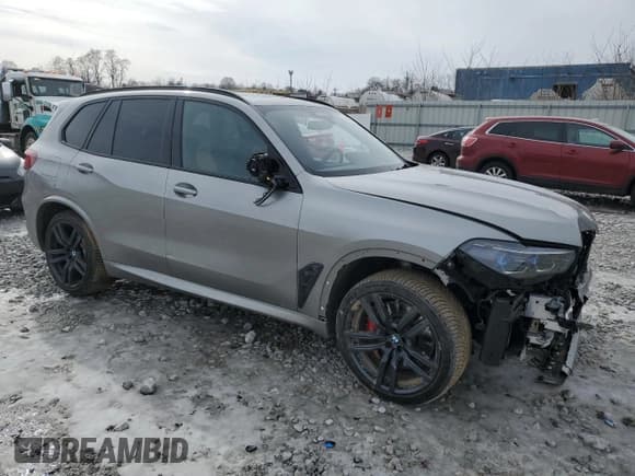 ✅ 2023 BMW X5 M • VIN: 5YMJU0C06P9R60277 • Lot: 46656085. Wystawiony na Copart z przebiegiem 28 163 mil. Bezpłatny archiwum sprzedaży aukcyjnych z USA i szczegółowy raport historii pojazdu na DreamBid. Zdjęcie 4.
