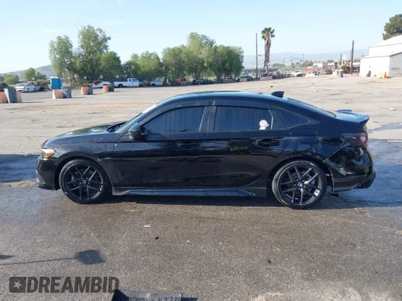 ✅ 2024 Honda Civic Si • VIN: 2HGFE1E57RH471112 • Lot: 41981451. Listed on IAAI with 18,393 mi. Free auction sales archive from the USA and detailed vehicle history report at DreamBid. Image 14.