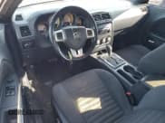 ✅ 2012 Dodge Challenger SXT • VIN: 2C3CDYAG2CH171381 • Lot: 46988215. Wystawiony na Copart z przebiegiem 139 952 mil. Bezpłatny archiwum sprzedaży aukcyjnych z USA i szczegółowy raport historii pojazdu na DreamBid. Zdjęcie 8.