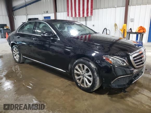 ✅ 2019 Mercedes-Benz E 300 • VIN: WDDZF4KB6KA657156 • Lot: 85910475. Wystawiony na Copart z przebiegiem 59 252 mil. Bezpłatny archiwum sprzedaży aukcyjnych z USA i szczegółowy raport historii pojazdu na DreamBid. Zdjęcie 4.