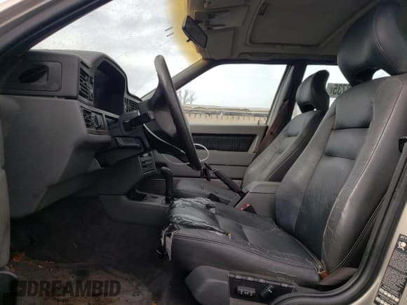 ✅ 1995 Volvo 850 • VIN: YV1LS551XS1185316 • Lot: 51708735. Wystawiony na Copart z przebiegiem 52 024 mil. Bezpłatny archiwum sprzedaży aukcyjnych z USA i szczegółowy raport historii pojazdu na DreamBid. Zdjęcie 7.