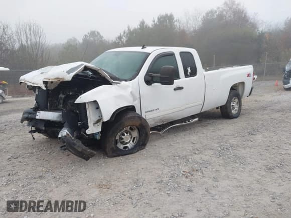 ✅ 2010 Chevrolet Silverado 2500HD LT • VIN: 1GC5KXBG5AZ255288 • Лот: 43744653. Опубликован ранее на IAAI с пробегом 235 887 миль. Бесплатный доступ к архиву аукционных продаж из США и подробный отчёт об истории автомобиля на DreamBid. Изображение 2.