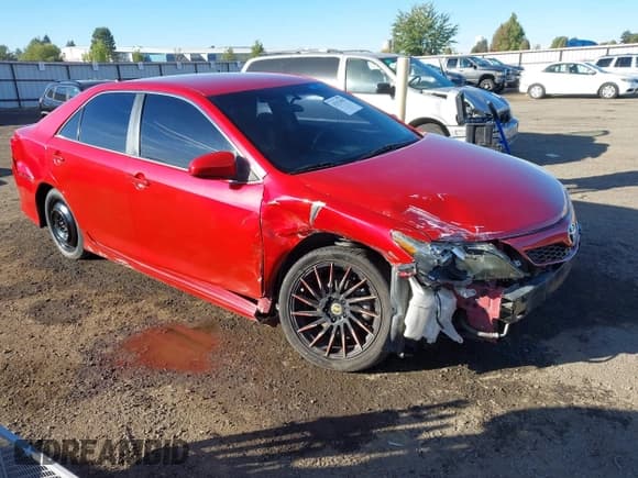 ✅ 2014 Toyota Camry SE • VIN: 4T1BF1FK5EU777503 • Lot: 43373451. Listed on IAAI with 142,729 mi. Free auction sales archive from the USA and detailed vehicle history report at DreamBid. Image 1.