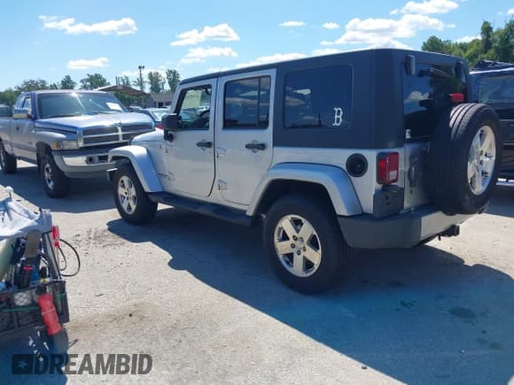 ✅ 2008 Jeep Wrangler Unlimited Sahara • VIN: 1J8GA591X8L628123 • Lot: 43102623. Listed on IAAI with 231,500 mi. Free auction sales archive from the USA and detailed vehicle history report at DreamBid. Image 3.