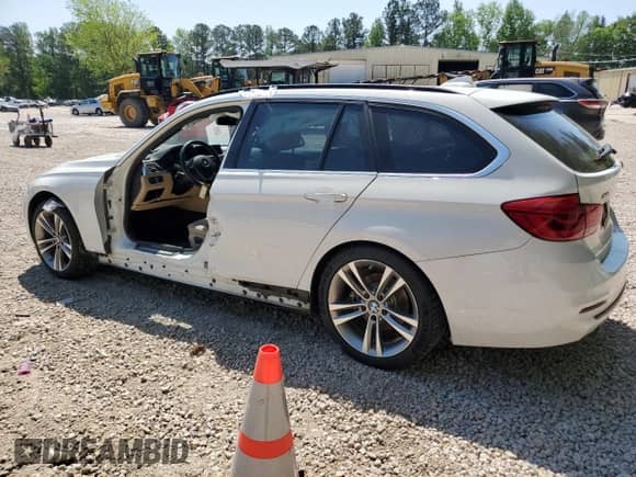 2018 BMW 3 Series 328d xDrive с VIN WBA8J1C50JA379426, выставлен на аукционе Copart как лот 47725083 с пробегом 64 605 миль миль и . История ставок и продаж доступна на DreamBid. Изображение 2.