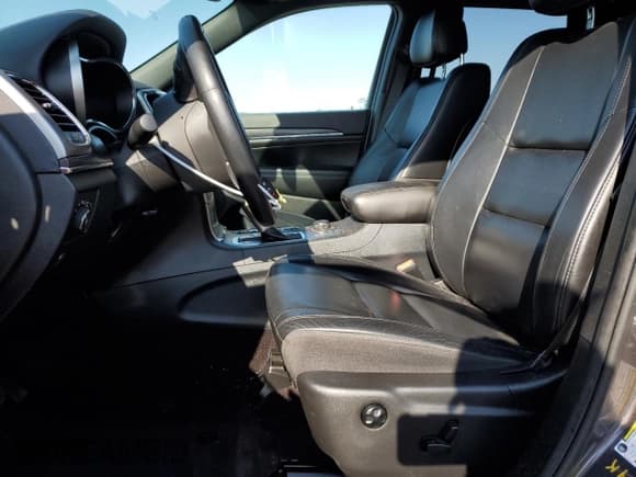 ✅ 2018 Jeep Grand Cherokee Limited • VIN: 1C4RJFBG9JC331628 • Lot: 49059325. Wystawiony na Copart z przebiegiem 60 711 mil. Bezpłatny archiwum sprzedaży aukcyjnych z USA i szczegółowy raport historii pojazdu na DreamBid. Zdjęcie 7.