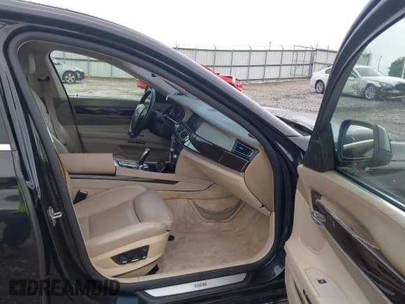 ✅ 2010 BMW 7 Series 750Li • VIN: WBAKB8C54ACY63650 • Лот: 42756245. Опубликован ранее на IAAI с пробегом 127 405 миль. Бесплатный доступ к архиву аукционных продаж из США и подробный отчёт об истории автомобиля на DreamBid. Изображение 5.