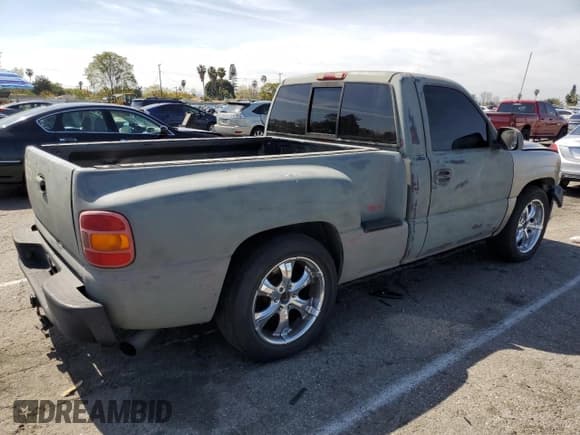 ✅ 2001 Chevrolet Silverado 1500 • VIN: 1GCEC14V61Z195186 • Лот: 48526975. Опубликован ранее на Copart с пробегом 245 900 миль. Бесплатный доступ к архиву аукционных продаж из США и подробный отчёт об истории автомобиля на DreamBid. Изображение 3.