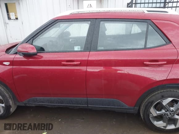 ✅ 2025 Hyundai Venue SEL • VIN: KMHRC8A36SU354117 • Lot: 42459995. Listed on IAAI with 8,278 mi. Free auction sales archive from the USA and detailed vehicle history report at DreamBid. Image 14.