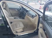 ✅ 2013 Mercedes-Benz C 300 Sport • VIN: WDDGF8AB7DR249298 • Lot: 42873222. Wystawiony na IAAI z przebiegiem 147 269 mil. Bezpłatny archiwum sprzedaży aukcyjnych z USA i szczegółowy raport historii pojazdu na DreamBid. Zdjęcie 5.