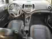 2013 Chevrolet Sonic RS z VIN 1G1JH6SB2D4222528, wystawiony jako Copart lot #90513285 z przebiegiem 195 453 mil mil oraz Czysty tytuł • Clean title. Historia ofert i sprzedaży dostępna na DreamBid. Obrazek 8.