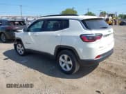 ✅ 2021 Jeep Compass Latitude • VIN: 3C4NJDBB6MT557478 • Lot: 43222716. Wystawiony na IAAI z przebiegiem 94 299 mil. Bezpłatny archiwum sprzedaży aukcyjnych z USA i szczegółowy raport historii pojazdu na DreamBid. Zdjęcie 3.